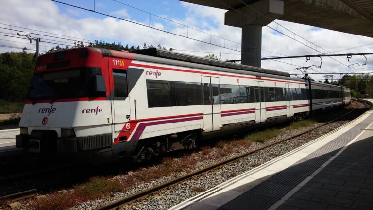 Renfe train at Macanet-Massanes